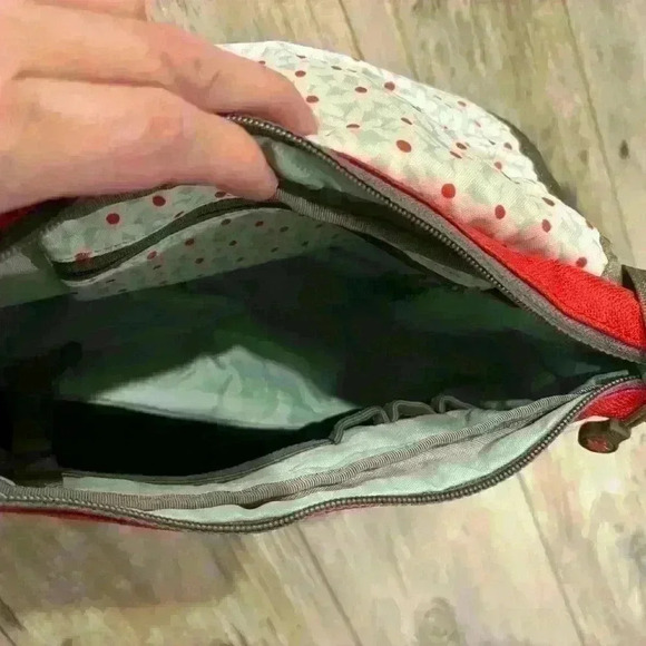 Sherpani red purse - Picture 3 of 7